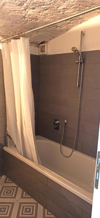 Casa Nella Pietra Viva Appartement Bari Buitenkant foto